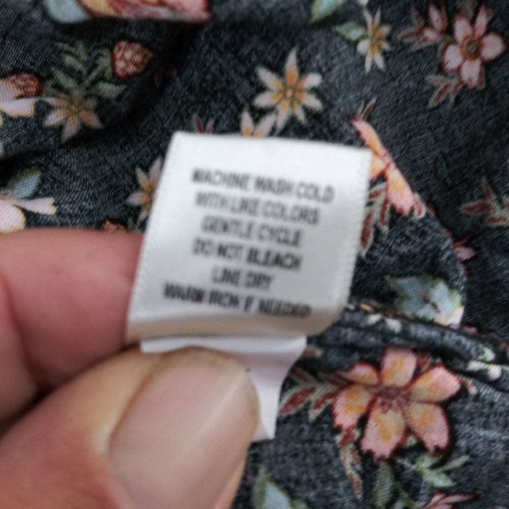 Self Esteem Blouse Womens Size 1X Black Floral Short Sleeve Button Up Top - Picture 7 of 7